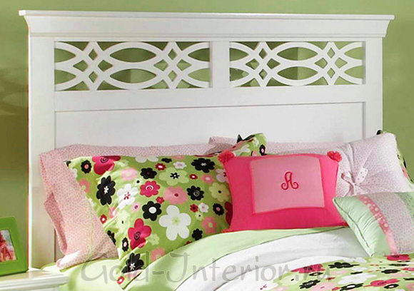 Фисташковый цвет с розовым в декорировании спальни