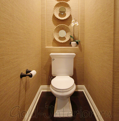 Ламинат тёмного коричневого цвета в интерьере туалета
