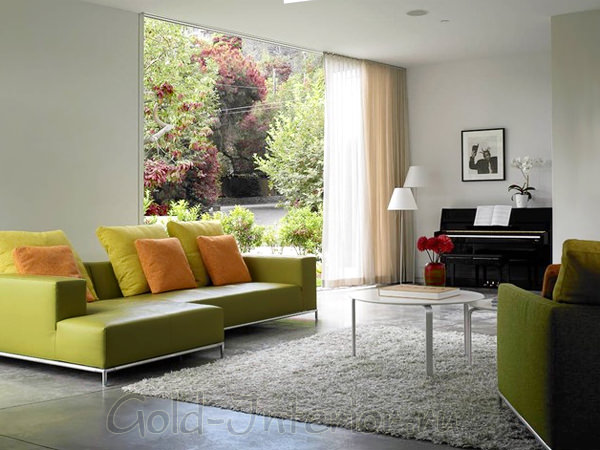 Цветовые сочетания в интерьере с оливковым диваном