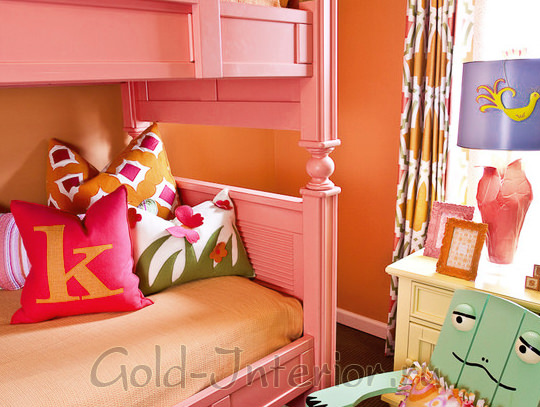 Оранжевый и розовый цвета в интерьере детской комнаты