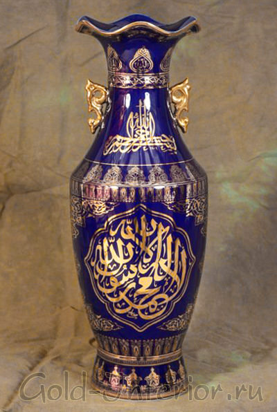 Тёмно-синяя ваза с восточными орнаментами