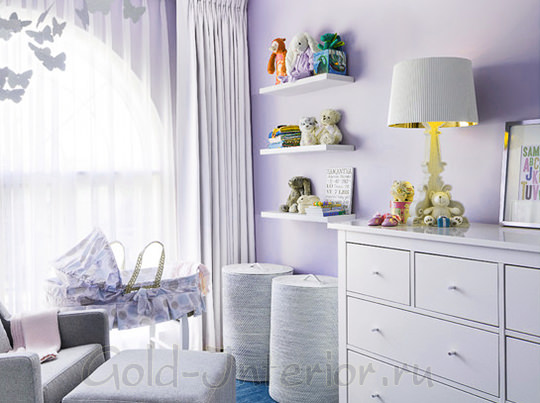 Сиреневый + белый цвет в дизайне комнаты новорождённой девочки