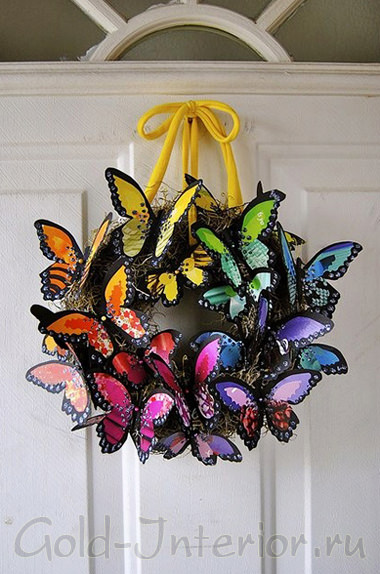 Радужные бабочки на входной двери